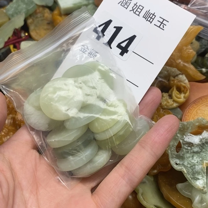 未镶嵌蛇纹石玉颈饰
