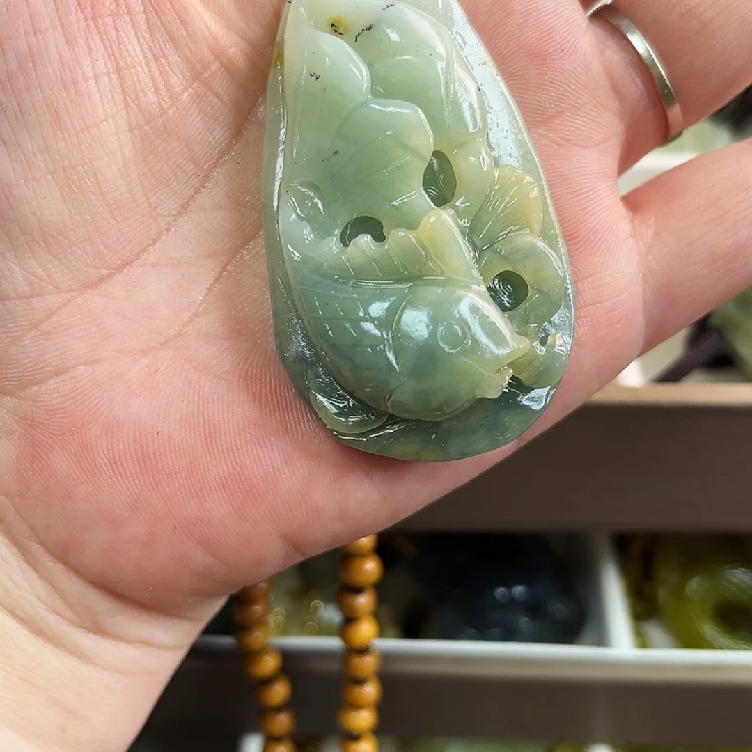 蛇纹石玉颈饰未镶嵌