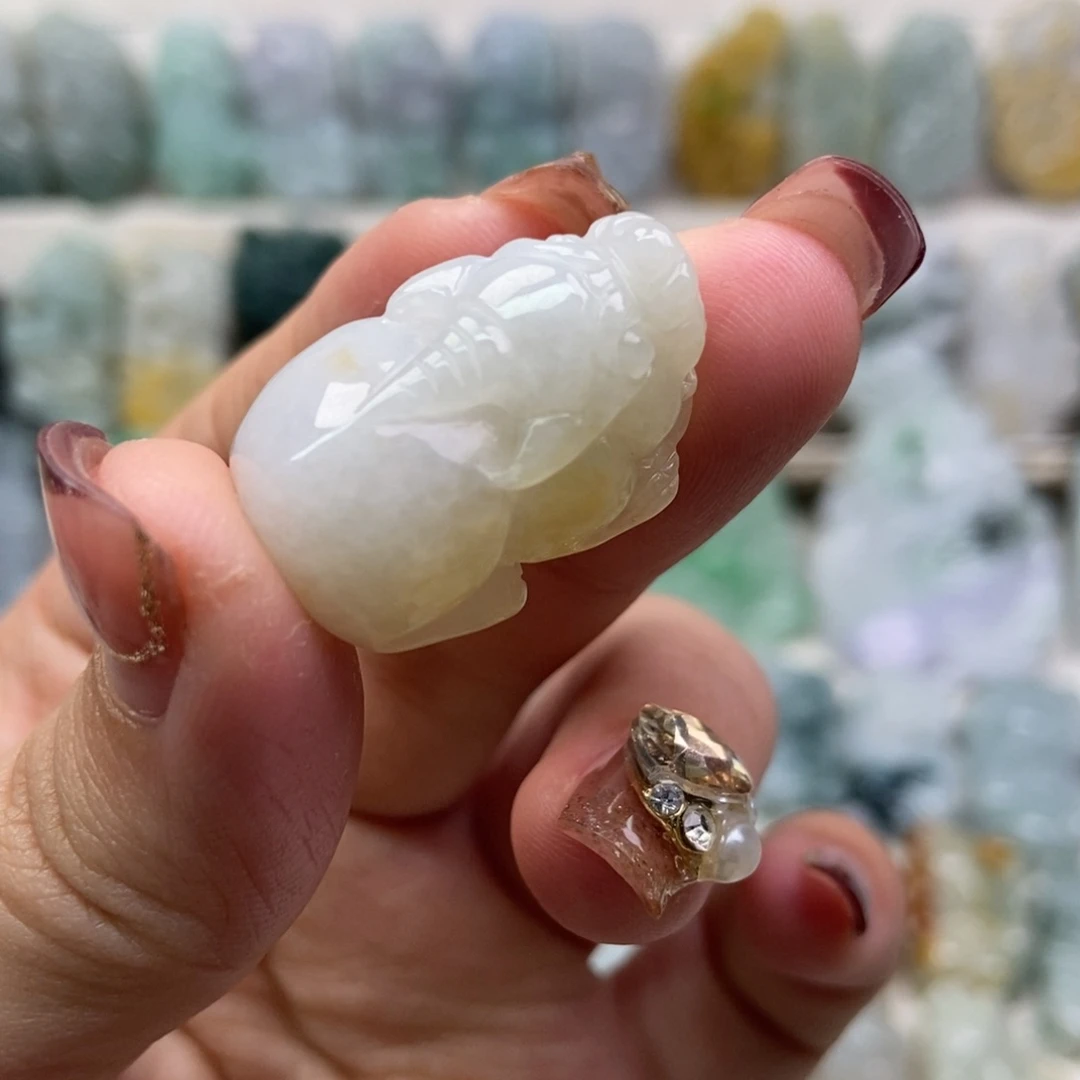 翡翠吊坠(赠链)未镶嵌