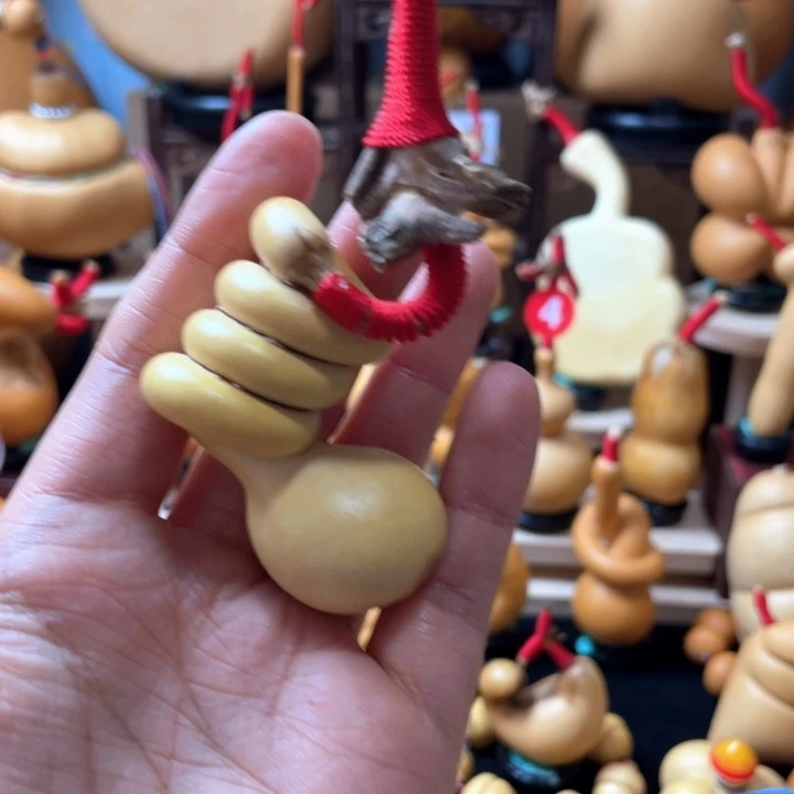 (***M这么晚才知道这个是谁是