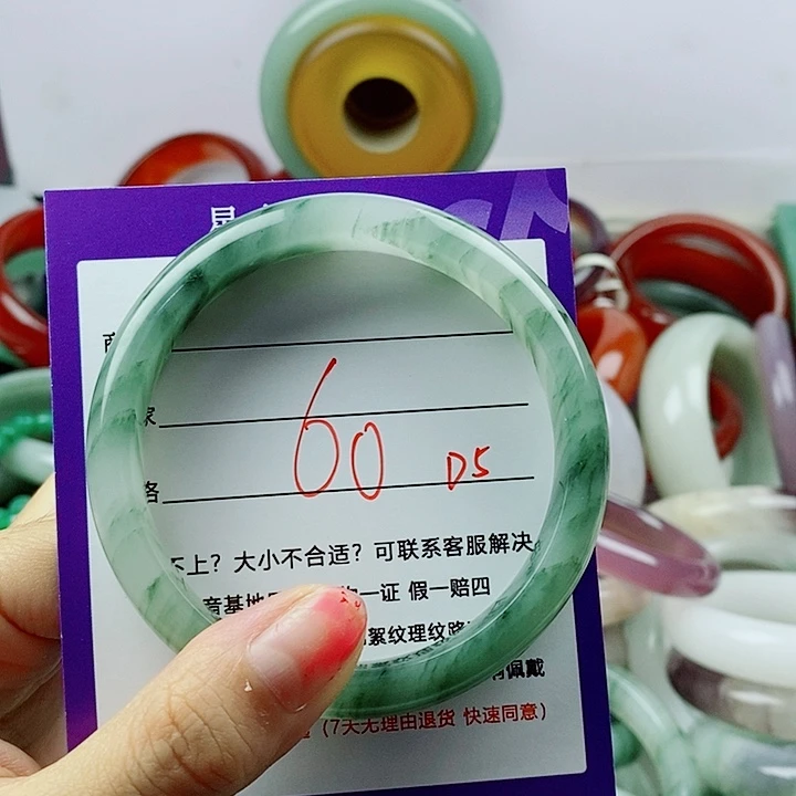 六***奶未镶嵌手镯石英质玉（金丝玉）
