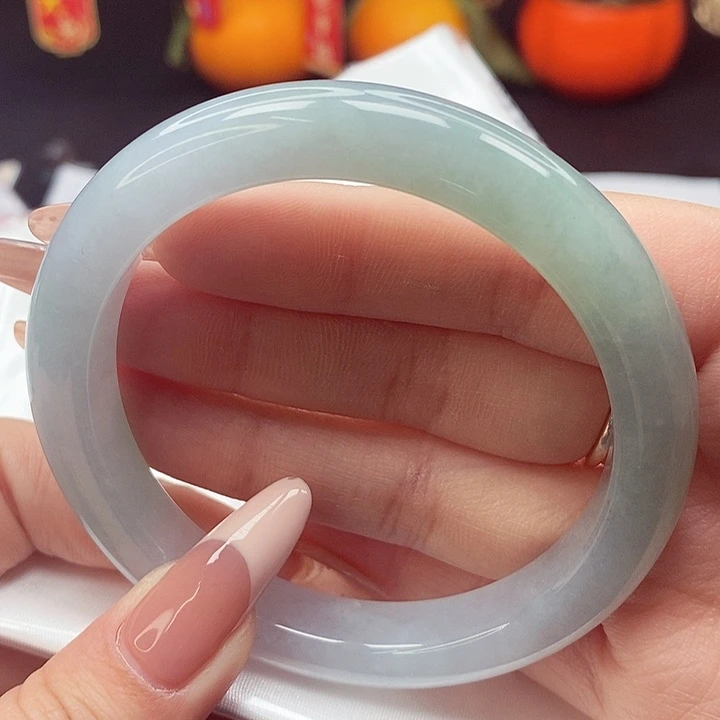 翡翠手镯未镶嵌58圈