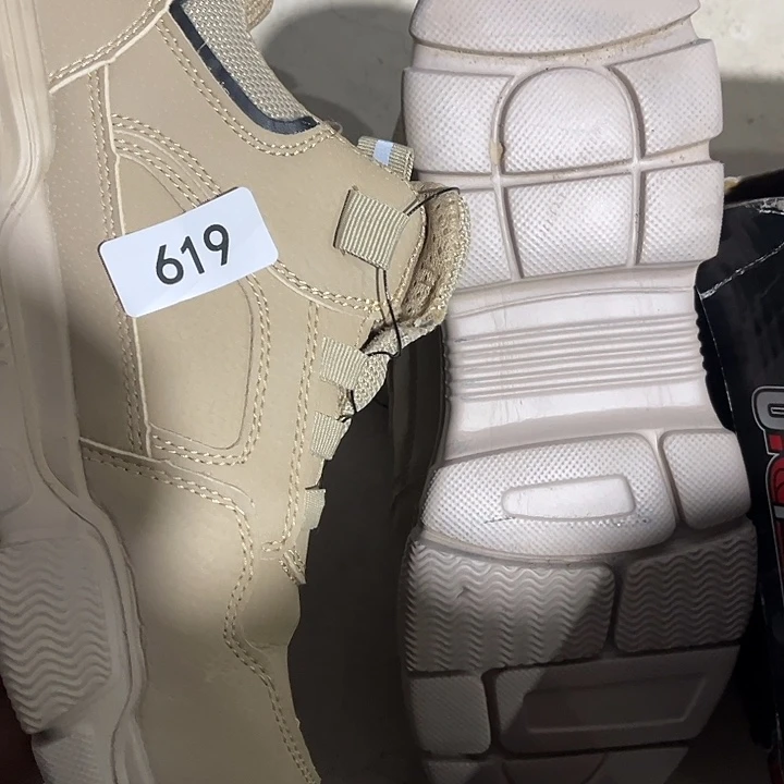 41尺码编号619劳保鞋鞋底瑕疵