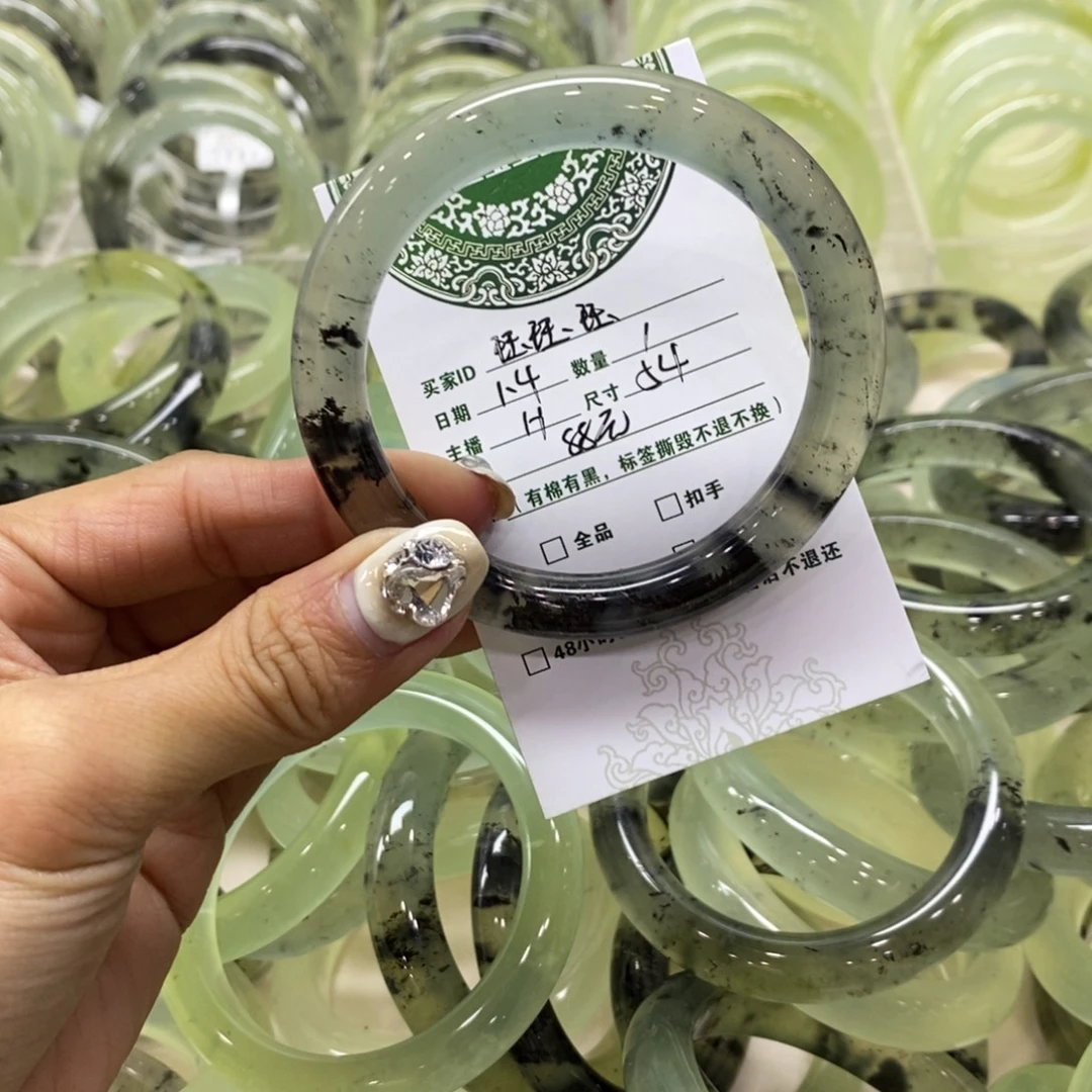 珏***儿蛇纹石玉未镶嵌手镯