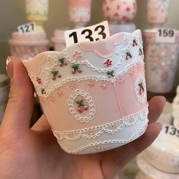 樱桃立体釉花口杯