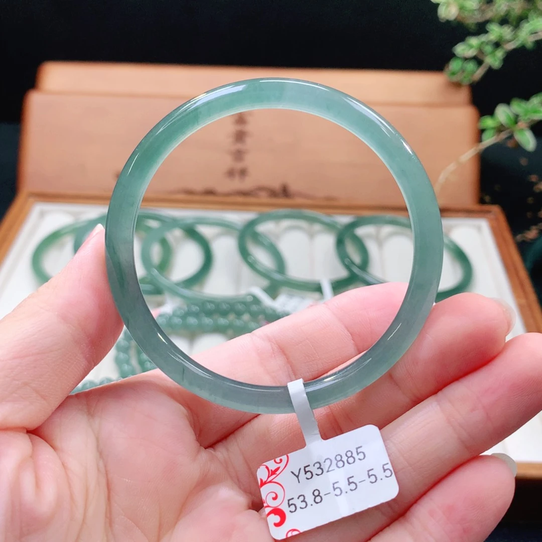 翡翠手镯（圆镯）未镶嵌