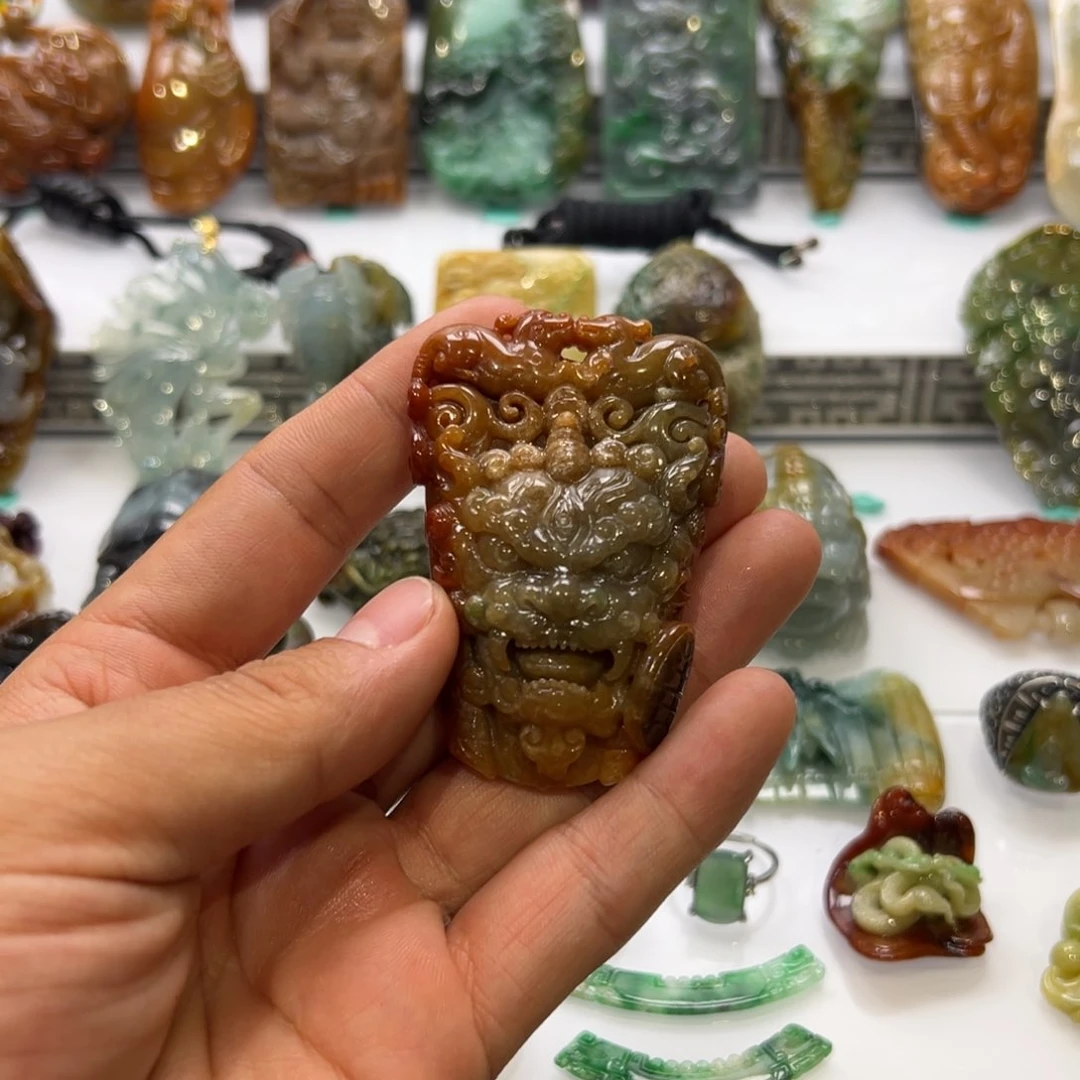 翡翠未镶嵌颈饰清*腾冲老料兽面