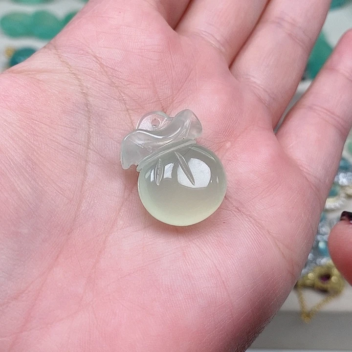 蛇纹石玉吊坠未镶嵌