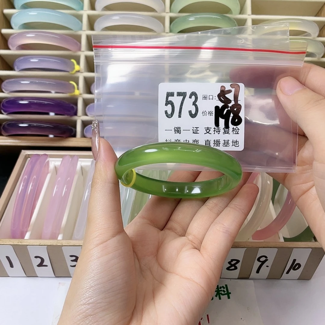 【闪购商品】手镯玛瑙/玉髓未镶嵌小**?