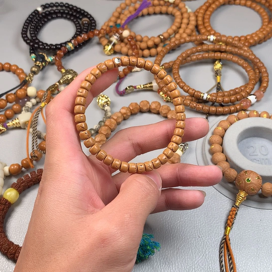 桃核吊坠。。。。。。。。。。。