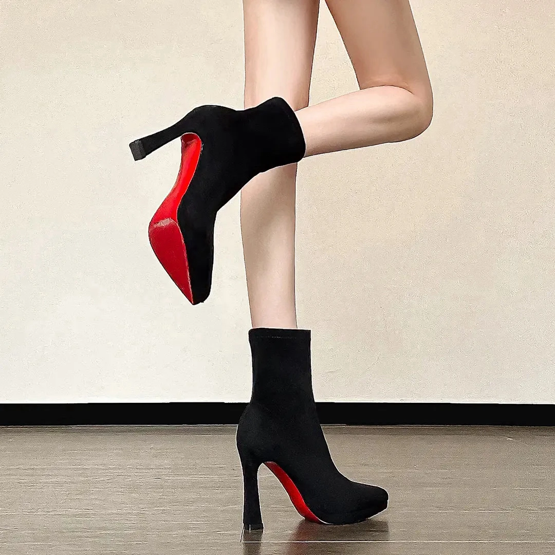 2025粗跟秋冬新款弹力瘦瘦靴绒面红底袜靴黑色防水台高跟短靴女鞋