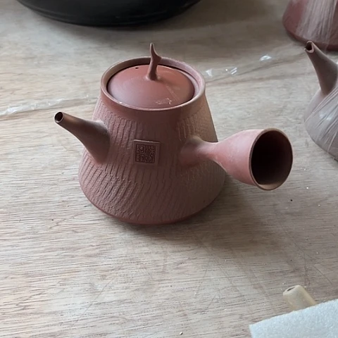 微瑕，明火，不能干烧，约550毫升跳跳壶td