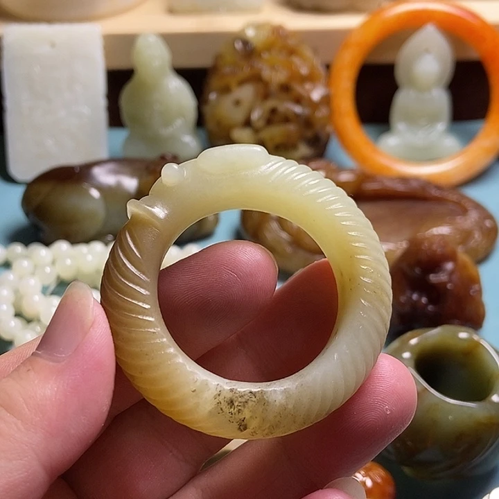 和田玉未镶嵌挂件