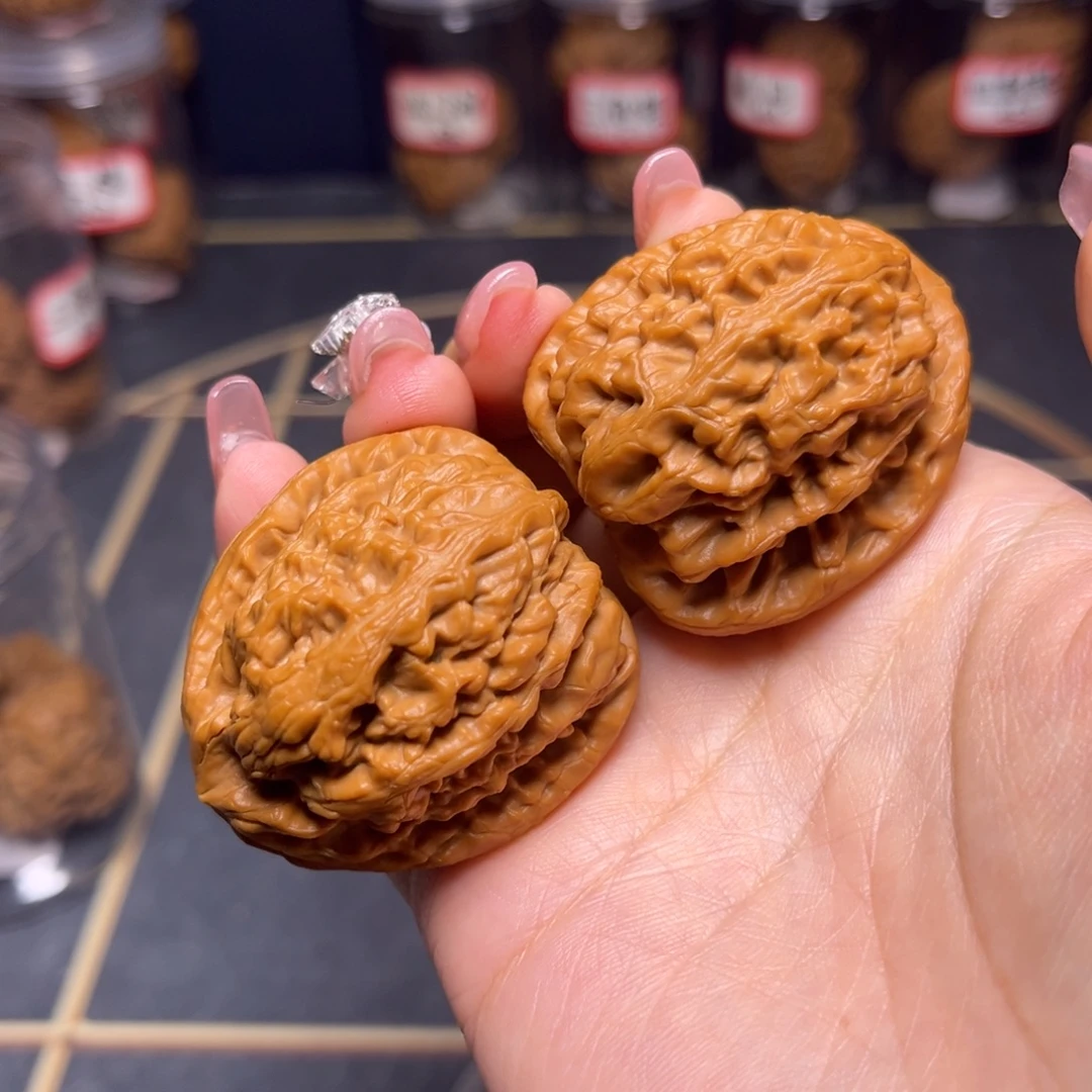 文玩核桃吊坠红锦鲤43.5