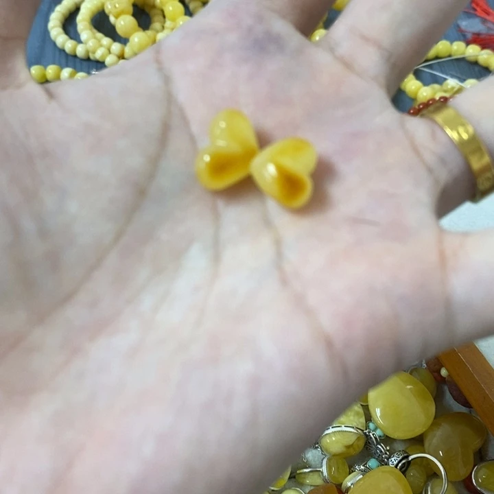 未镶嵌蜜蜡裸石多样性发货其一