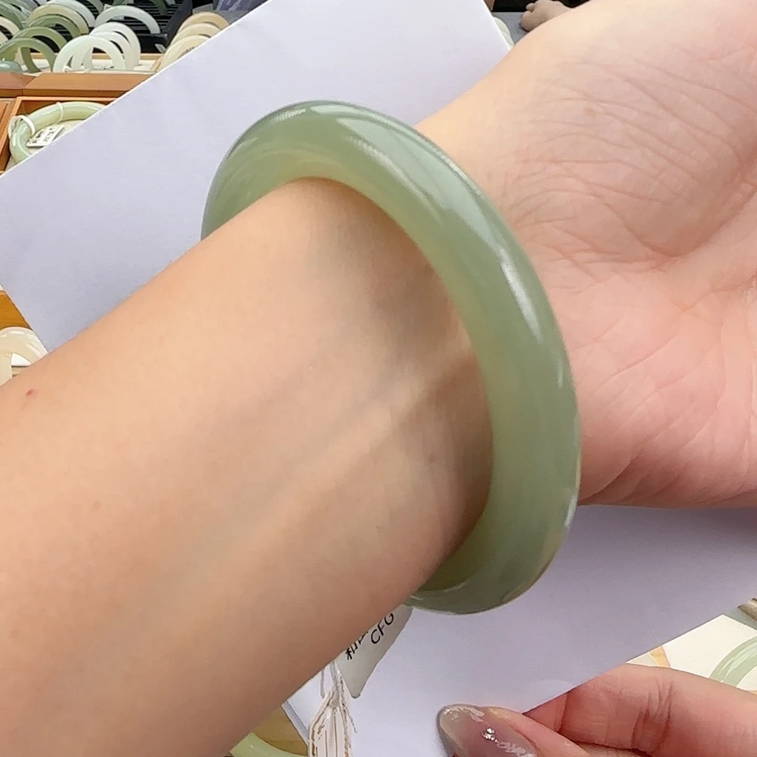 和田玉手镯未镶嵌葡萄肉小胖圆56