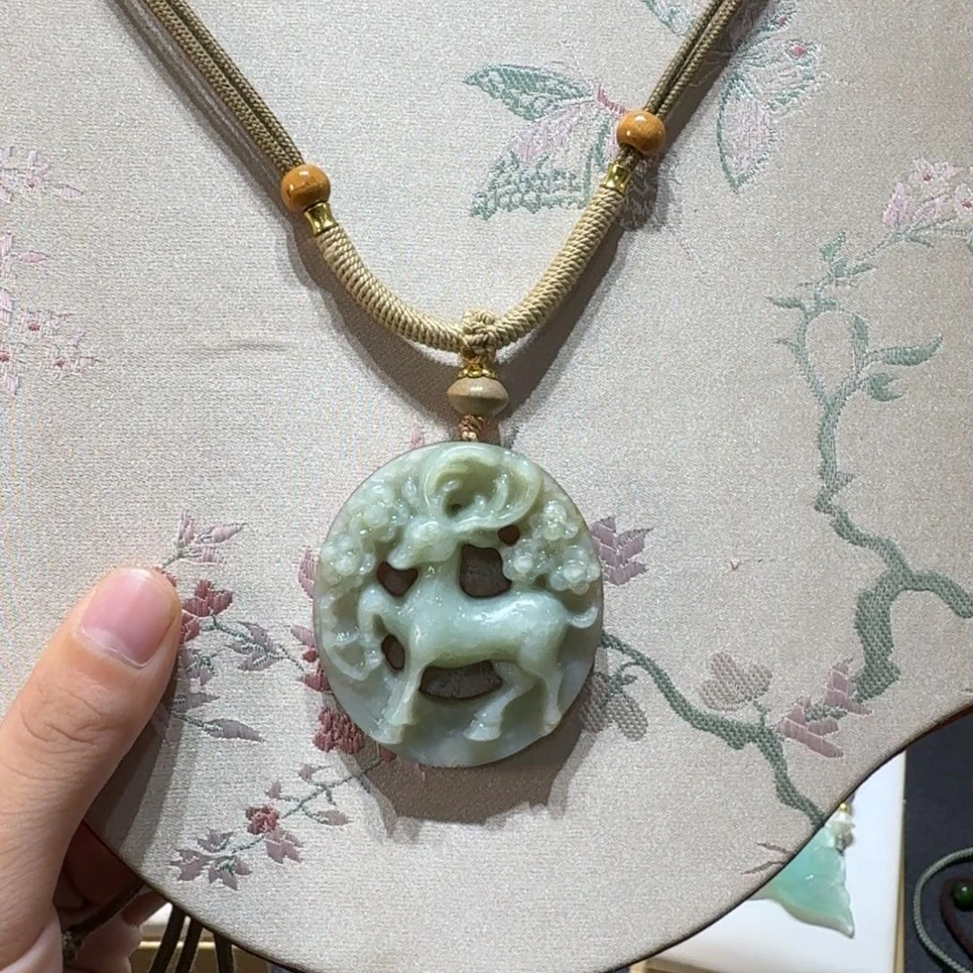 未镶嵌蛇纹石玉颈饰