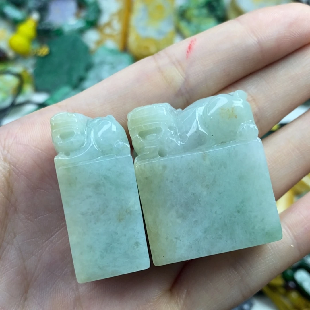 翡翠未镶嵌颈饰权*哥吊坠