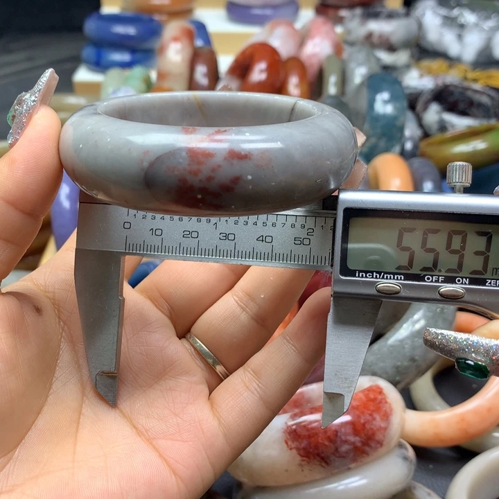 未镶嵌手镯石英质玉