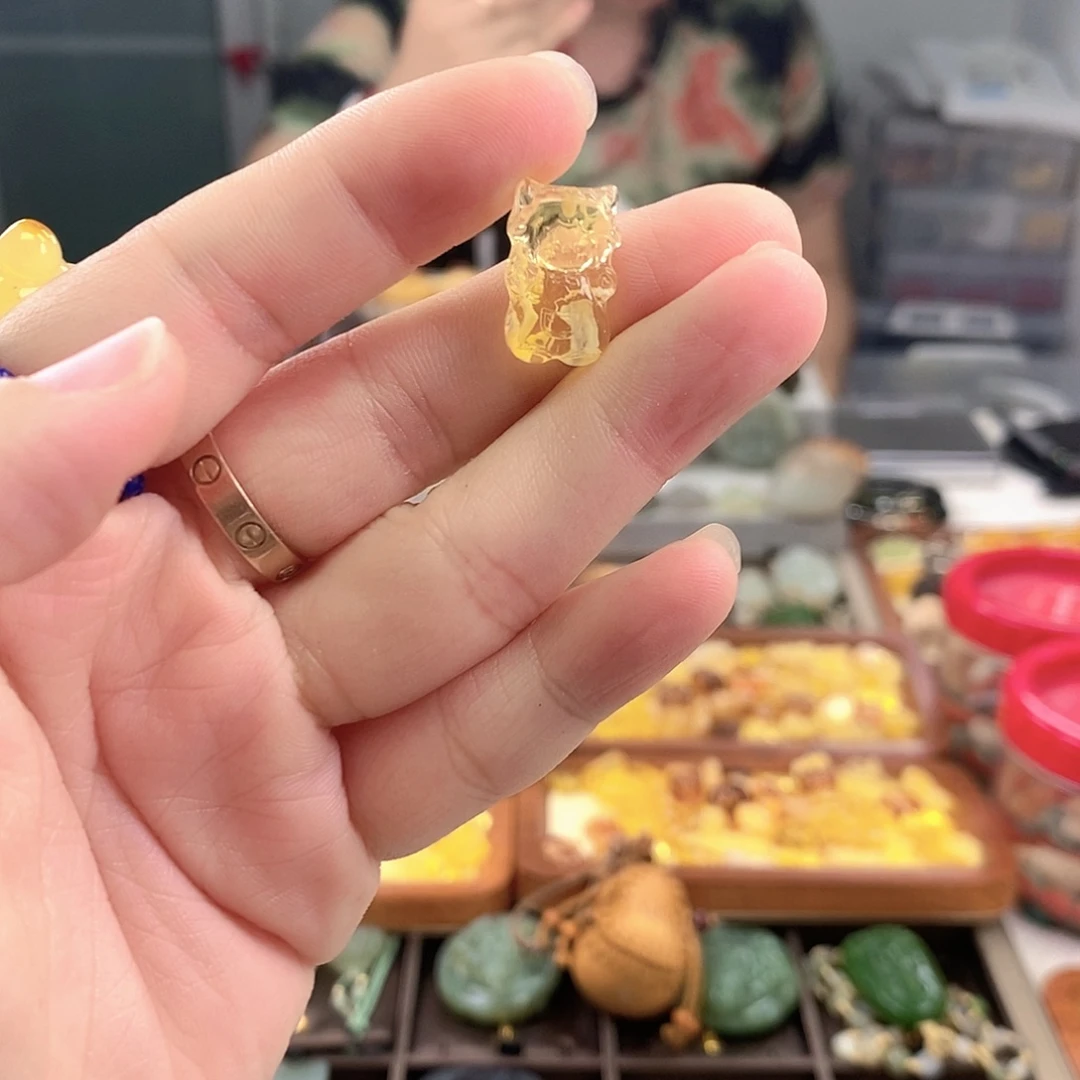 琥珀未镶嵌珠宝奇石喜洋洋