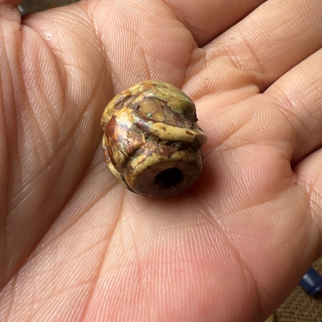 接***人颈饰未镶嵌和田玉（糖玉）