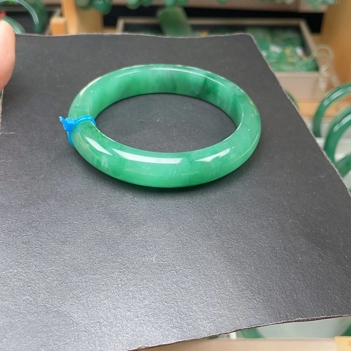 未镶嵌手镯石英质玉