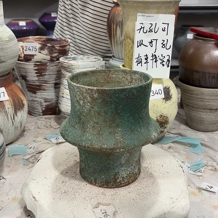 摆件高17，口12，有孔2380