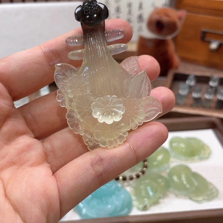 蛇纹石玉未镶嵌颈饰