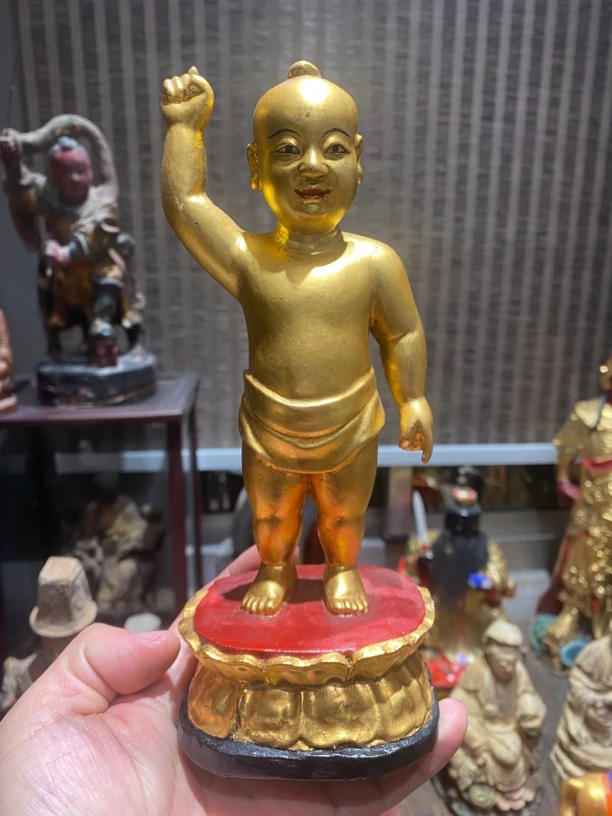 一指天金漆木雕摆件