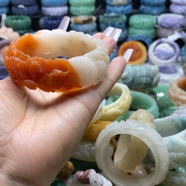 未镶嵌手镯石英岩玉
