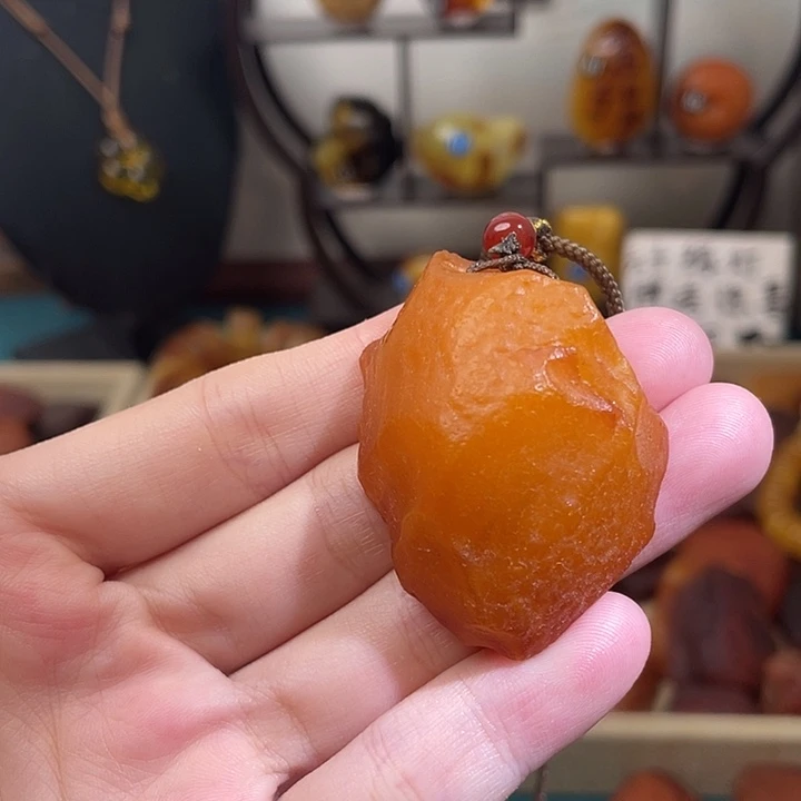 琥珀未镶嵌珠宝奇石吊坠