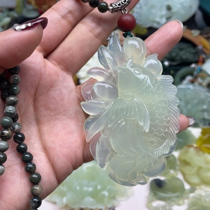 蛇纹石玉未镶嵌颈饰