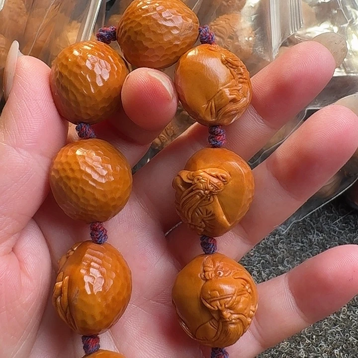 吊坠橄榄核橄榄钻石面关公