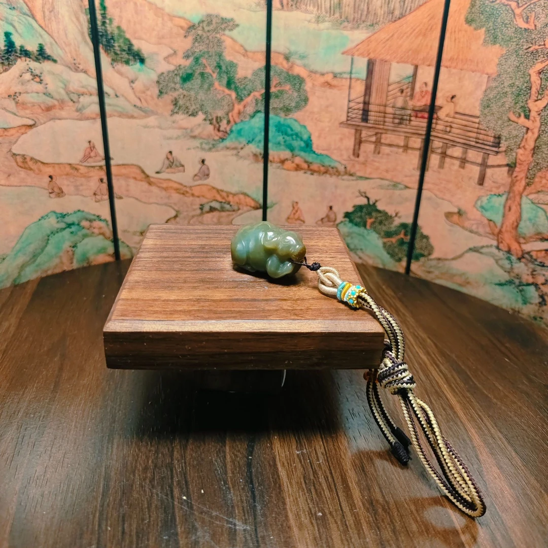 F和田玉且末糖牛气冲天吊坠0552