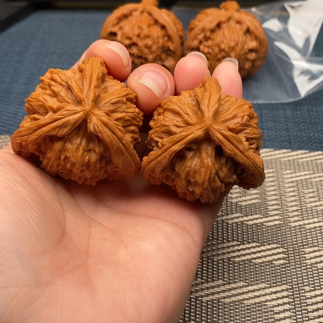 人***测文玩核桃吊坠三棱