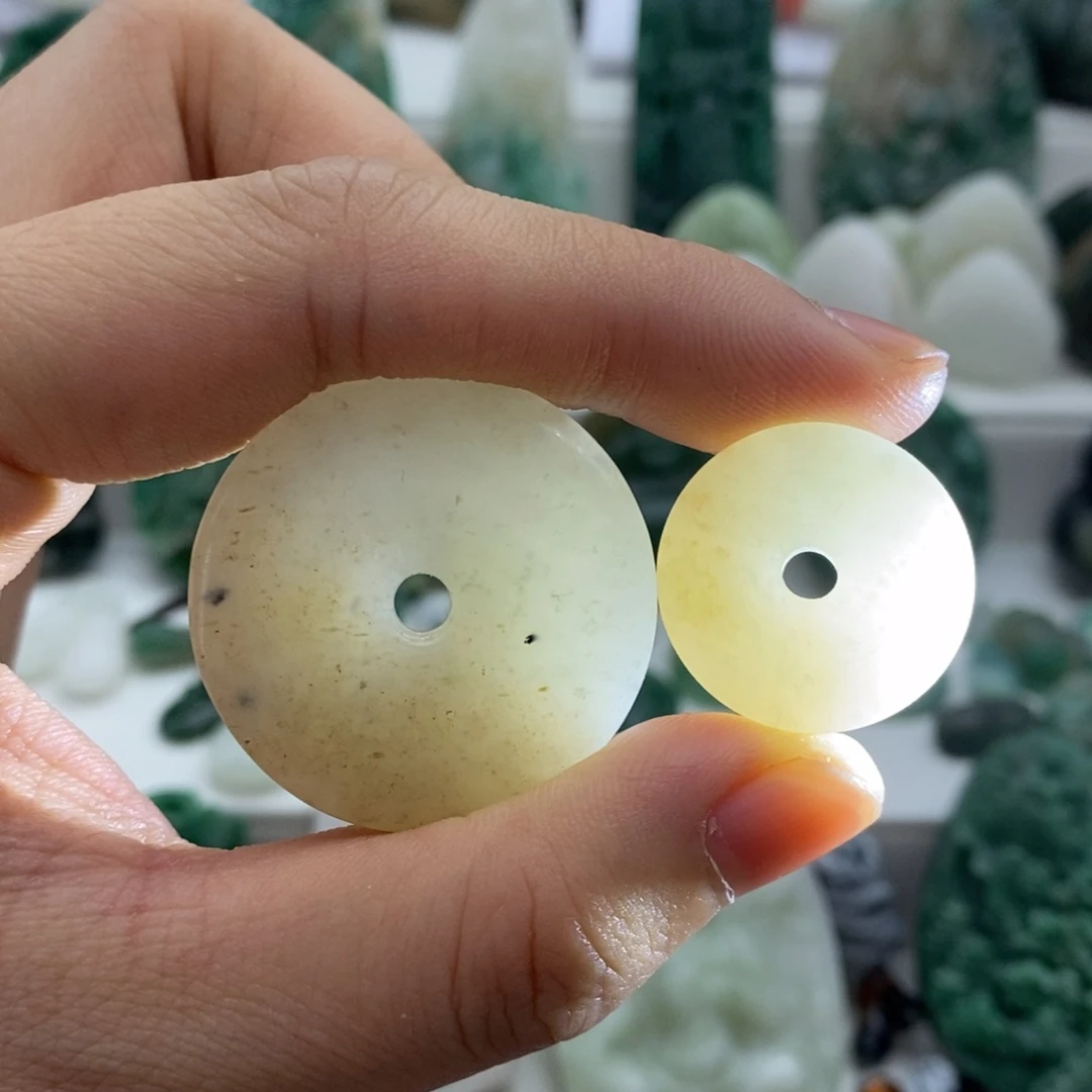 独山玉颈饰未镶嵌