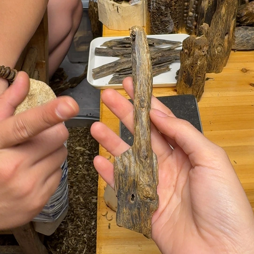 沉香碎屑沉香白棋块料13克