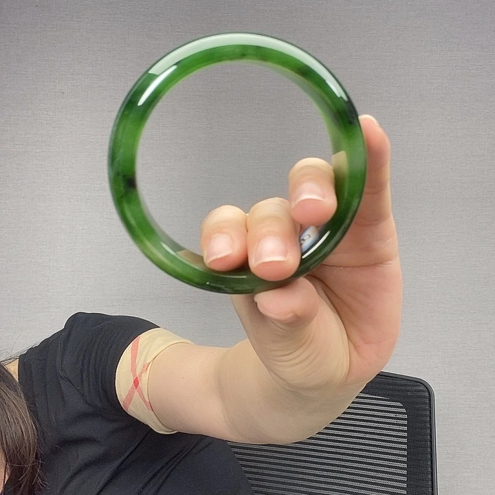 豆***妈和田玉未镶嵌手镯