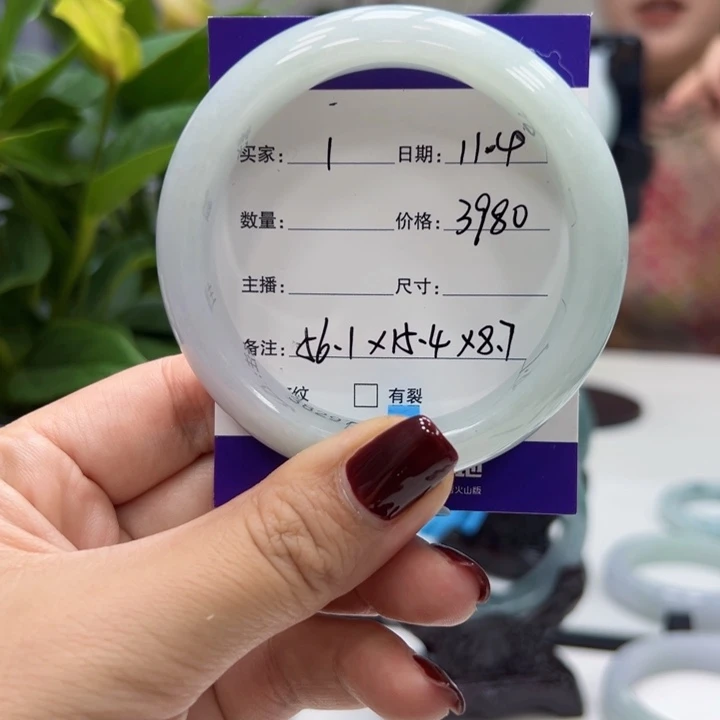 翡翠未镶嵌手镯1
