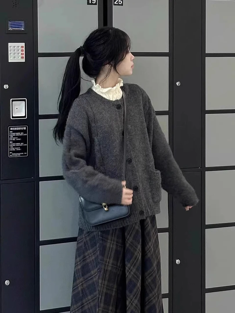 秋冬季新款气质穿搭设计感毛衣针织开衫外套女慵懒风长袖上衣