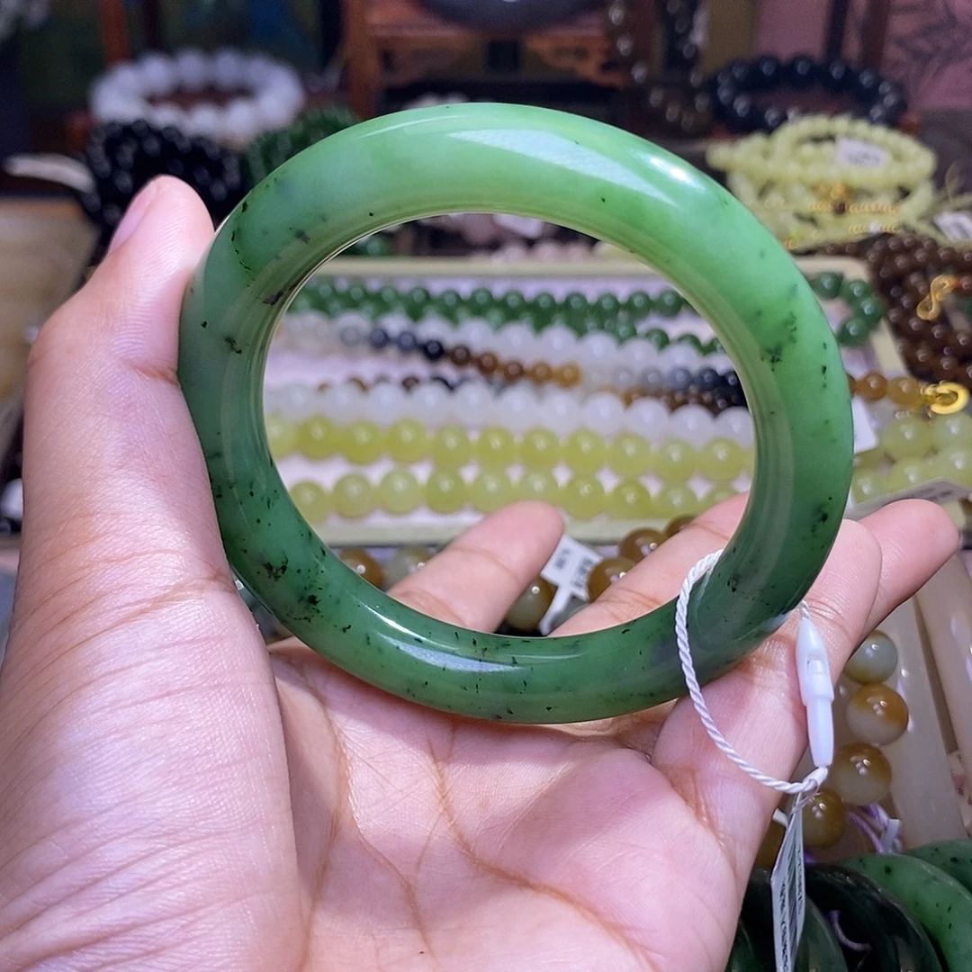 和田玉未镶嵌颈饰乌兰海猕猴桃苹果绿手镯58.5