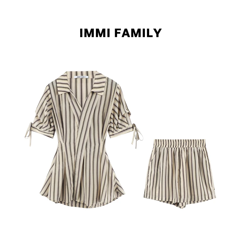 “光影条纹”优雅简约时尚气质套装条纹收腰V领显瘦衬衫高腰短裤