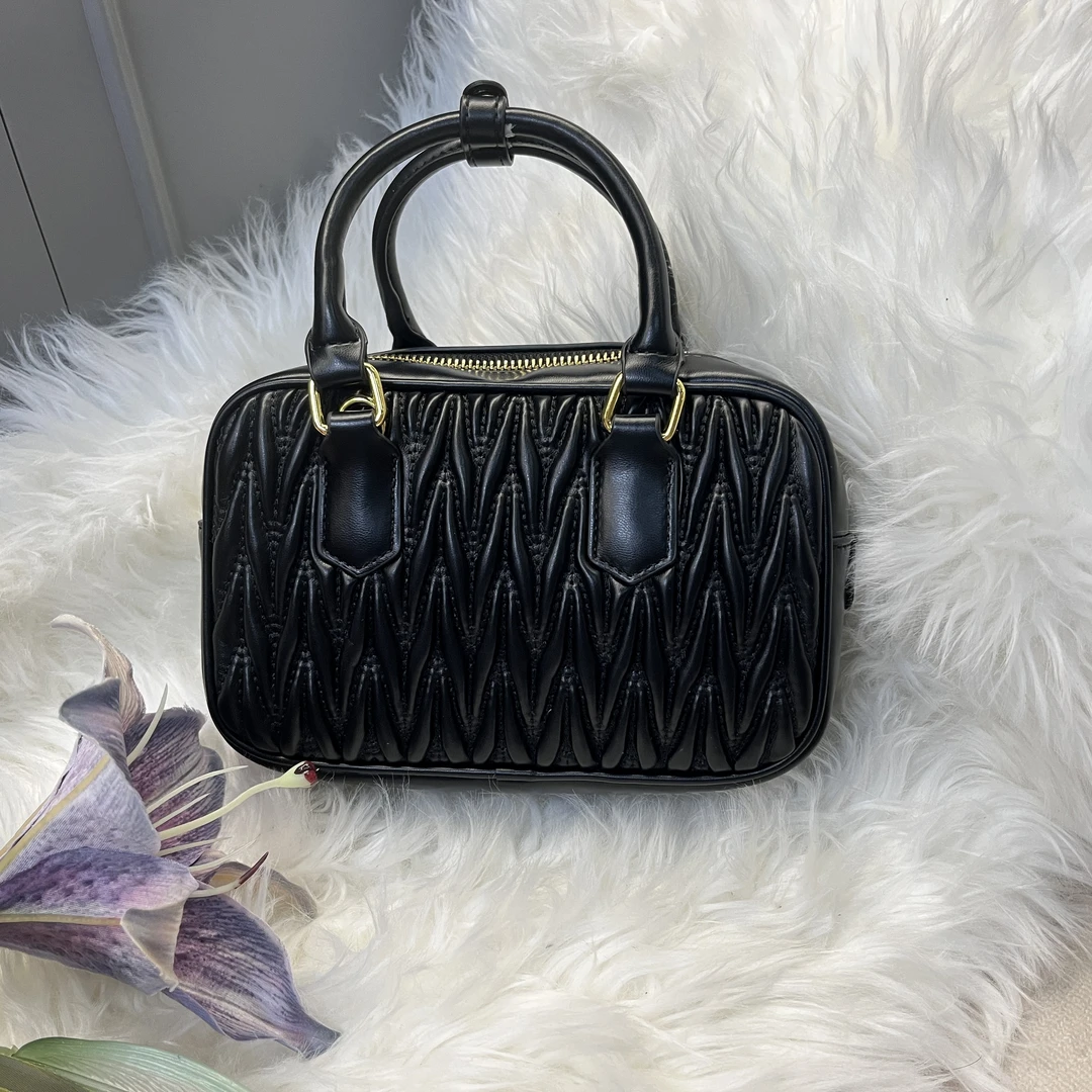 【小裴DY6010】时尚百搭黑色波士顿单肩水波纹女士盒子包手提包