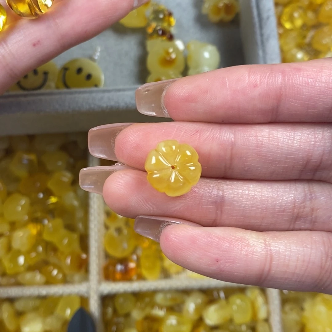 琥珀裸石未镶嵌南瓜