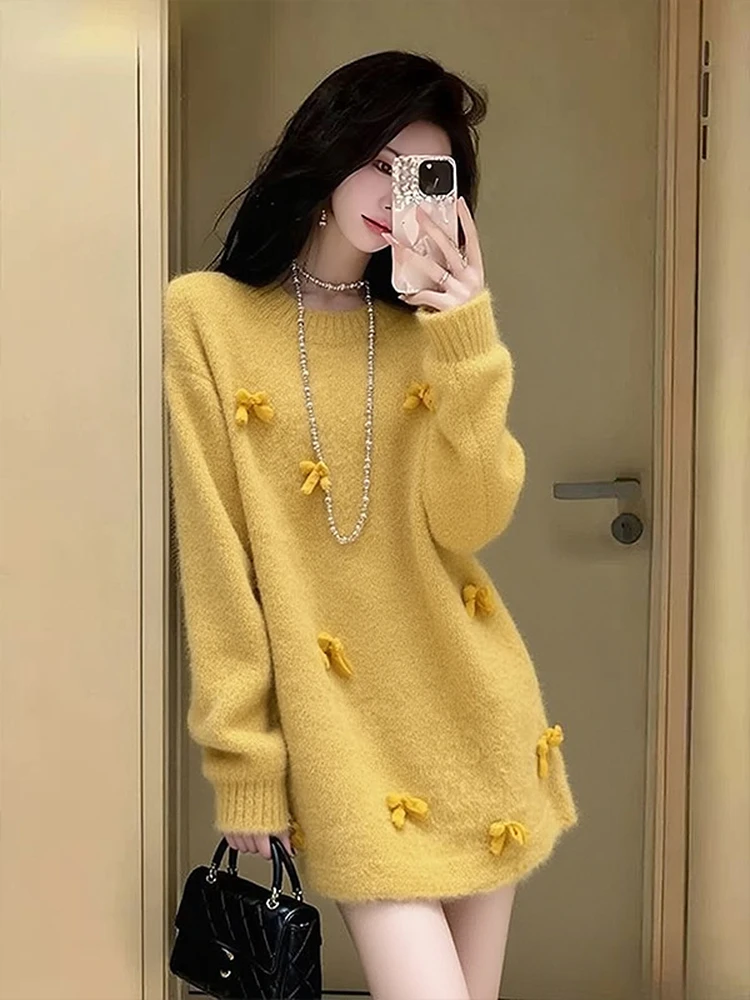 韩系黄色立体花朵针织连衣裙女2025新款秋冬氛围感宽松直筒毛衣裙