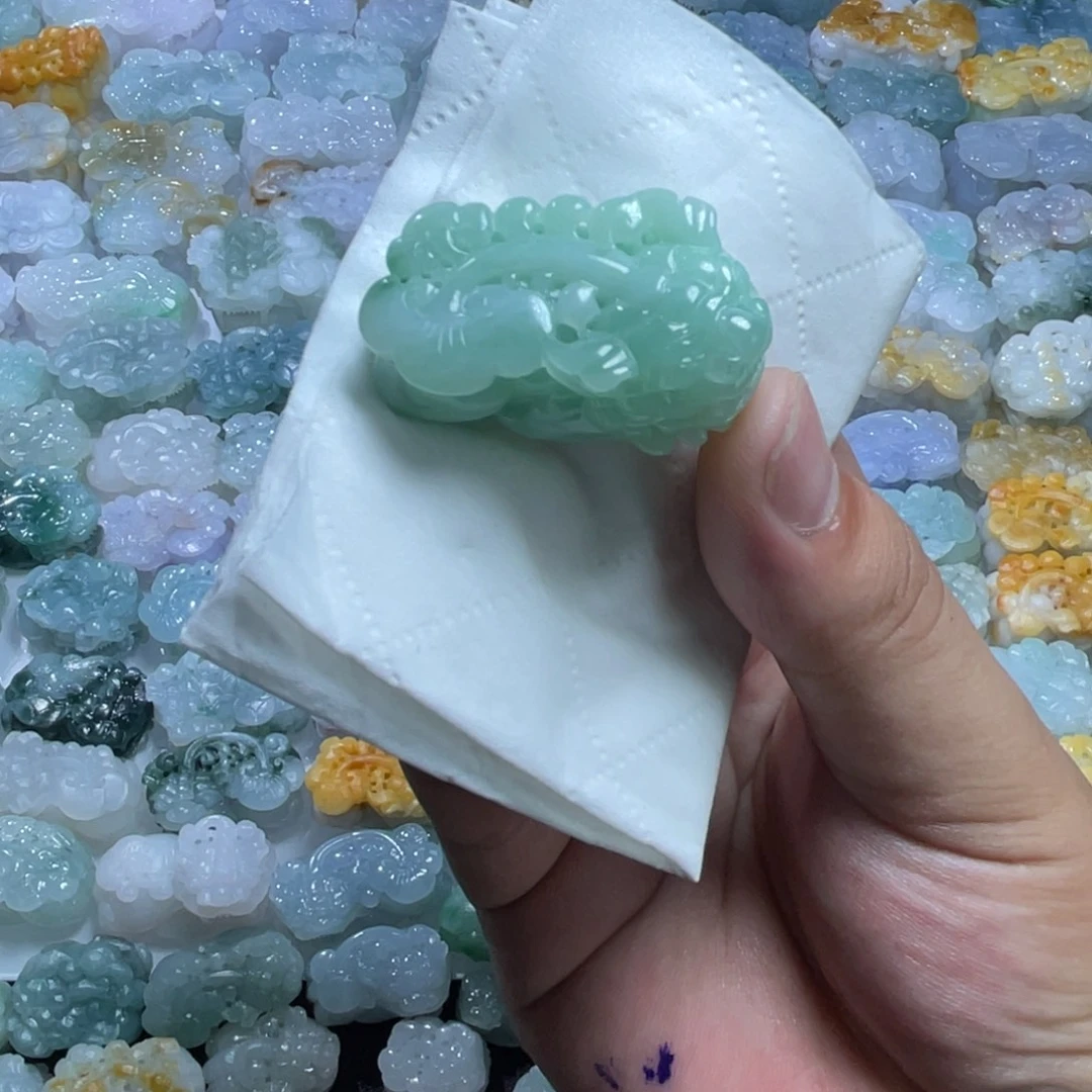 颈饰未镶嵌翡翠天然