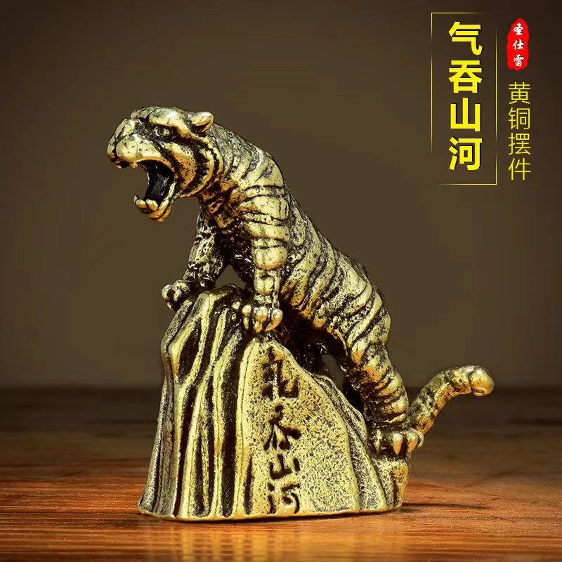 老虎摆件生肖古铜上山虎书房把玩小铜器文玩摆件