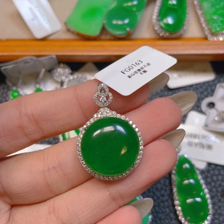 【闪购商品】翡翠银S925镶嵌颈饰我****麻翡翠