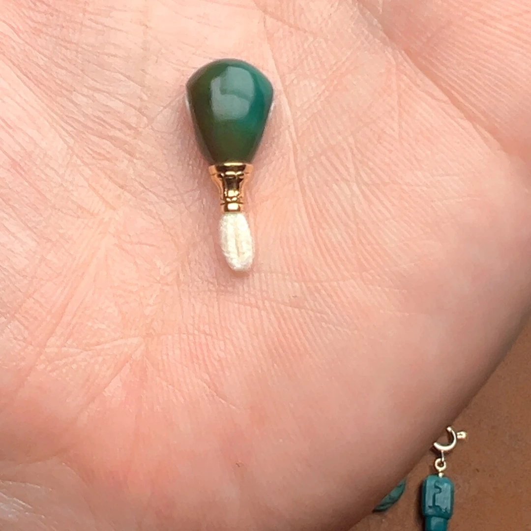 坐***尽绿松石未镶嵌颈饰