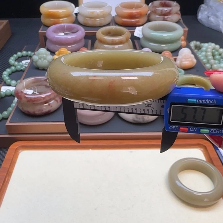 石英岩玉未镶嵌手镯